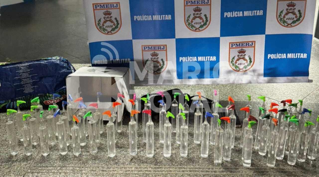Polícia Militar apreende 63 frascos de lança-perfume e motocicleta irregular em operação na RJ-106