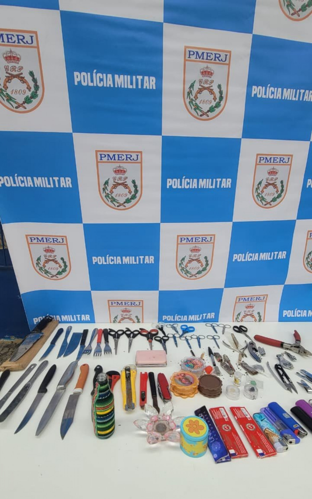PM apreende 82 objetos perfurocortantes no primeiro fim de semana de megablocos