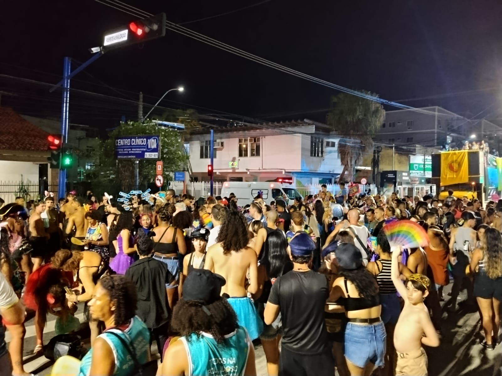 Bloca da meia 5 arrasta mutidão no centro de Maricá