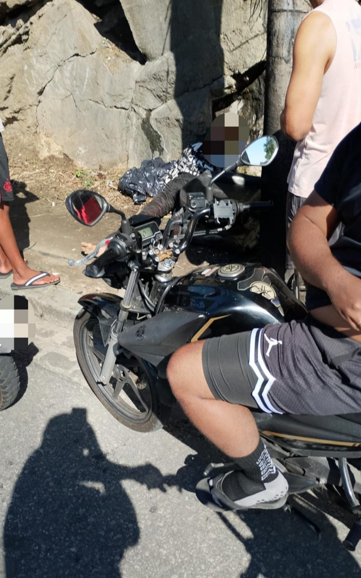 Jovem é encontrado morto com sinais de espancamento em Cascadura